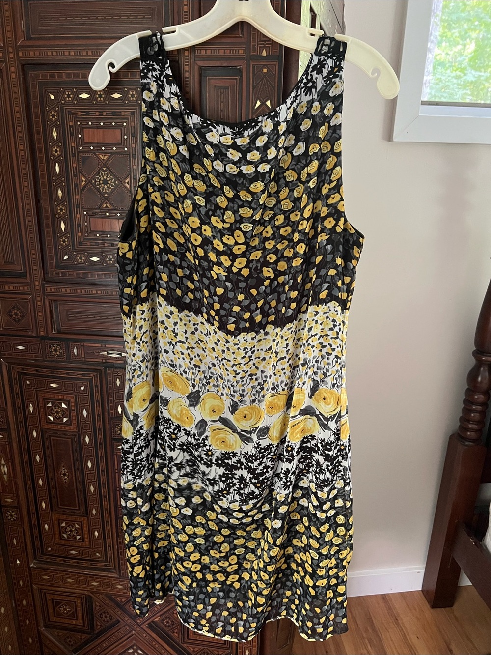 Ronni Nicole Black Yellow Floral Sleeveless Midi Dress - Picture 2 of 5